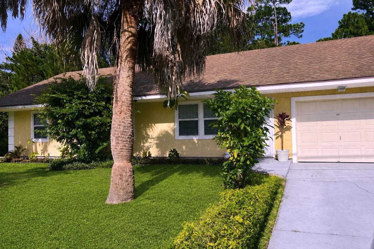 Front exterior of a three-bedroom single-family rental home in Port St. Lucie, Florida.